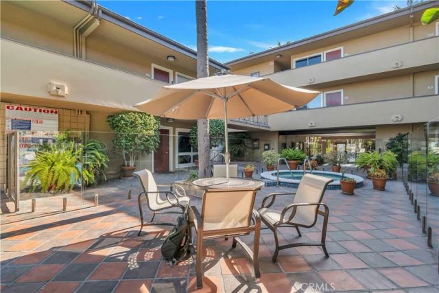 970 Palm Avenue 200, West Hollywood, CA 90069