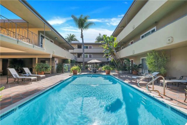 970 Palm Avenue 200, West Hollywood, CA 90069