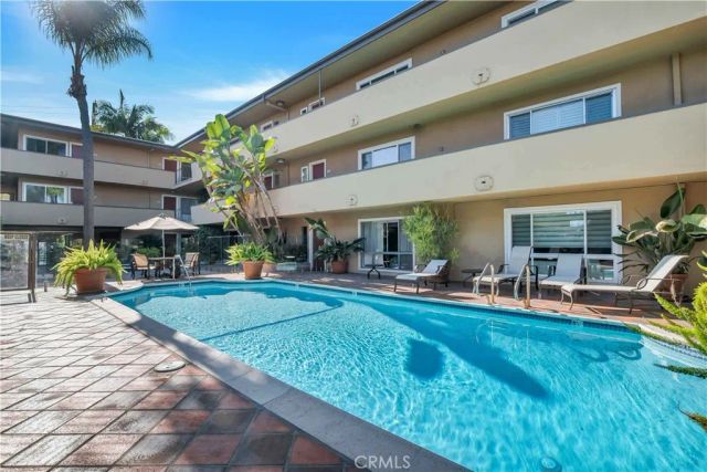 970 Palm Avenue 200, West Hollywood, CA 90069