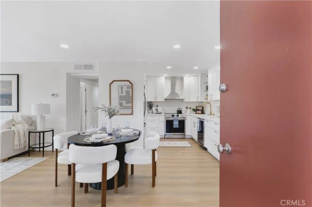 970 Palm Avenue 200, West Hollywood, CA 90069