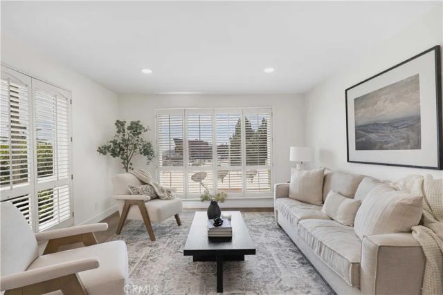 970 Palm Avenue 200, West Hollywood, CA 90069