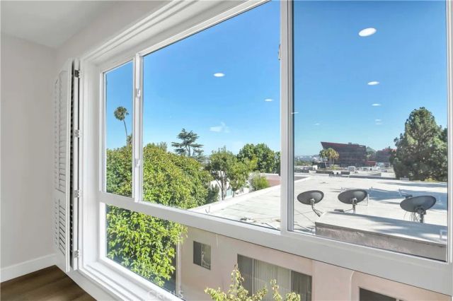 970 Palm Avenue 200, West Hollywood, CA 90069