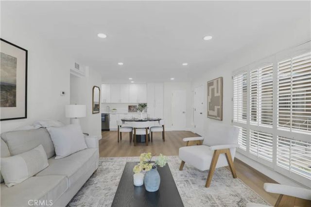 970 Palm Avenue 200, West Hollywood, CA 90069