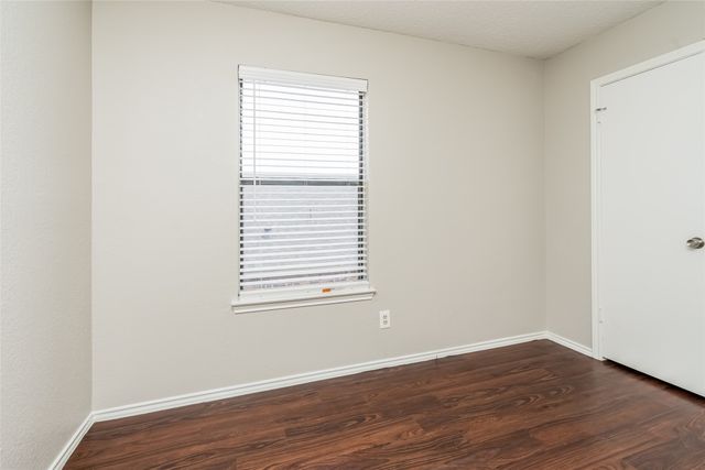 930 Boxwood Drive, Lewisville, TX 75067