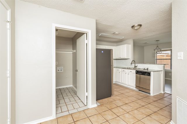 930 Boxwood Drive, Lewisville, TX 75067