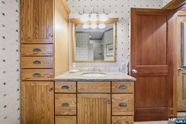 374 Diamond Bridge Avenue, Hawthorne, NJ 07506