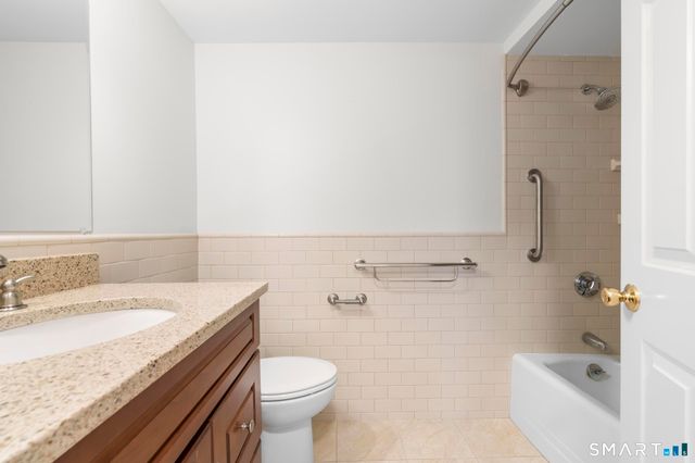 132 Southport Woods Drive 132, Fairfield, CT 06890