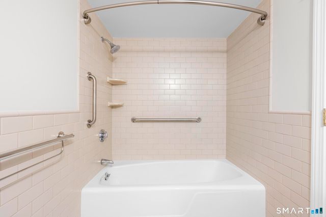 132 Southport Woods Drive 132, Fairfield, CT 06890