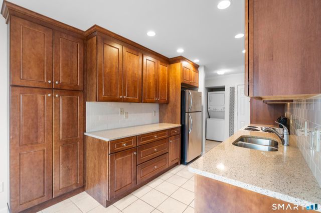 132 Southport Woods Drive 132, Fairfield, CT 06890