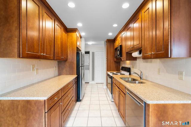 132 Southport Woods Drive 132, Fairfield, CT 06890