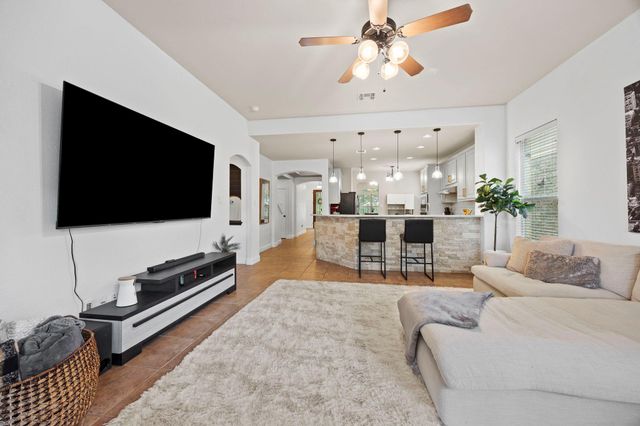 401 Wiltshire DR, Hutto, TX 78634