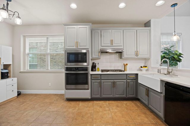401 Wiltshire DR, Hutto, TX 78634