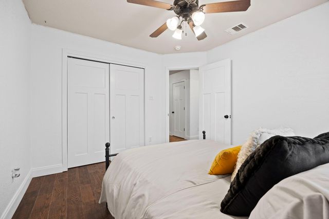 401 Wiltshire DR, Hutto, TX 78634