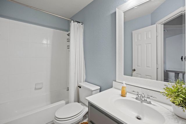 401 Wiltshire DR, Hutto, TX 78634
