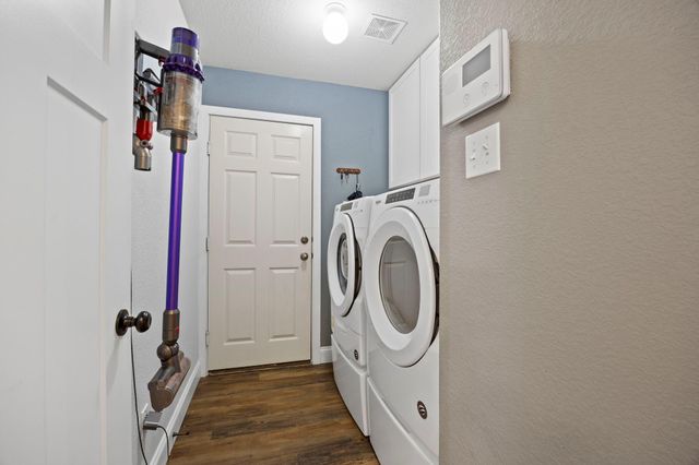 401 Wiltshire DR, Hutto, TX 78634