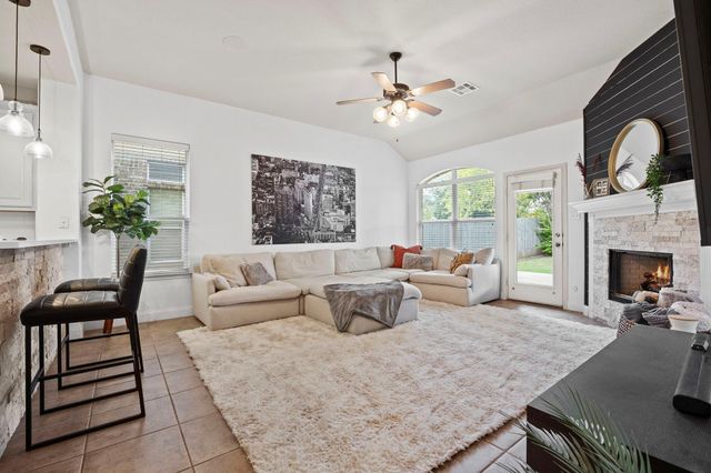 401 Wiltshire DR, Hutto, TX 78634