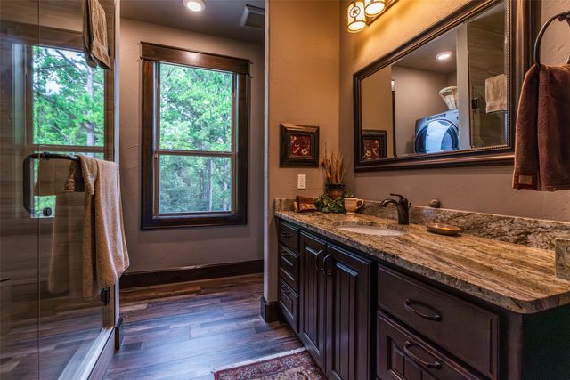 1323 An County Road 153, Palestine, TX 75801