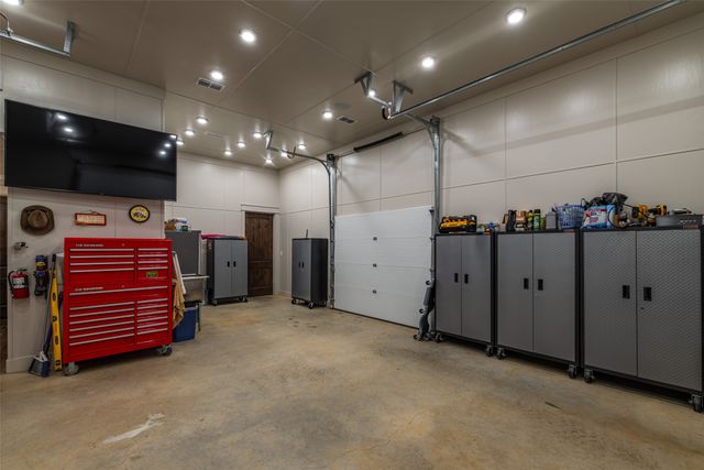 1323 An County Road 153, Palestine, TX 75801