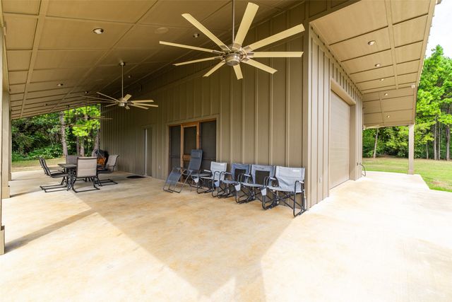1323 An County Road 153, Palestine, TX 75801