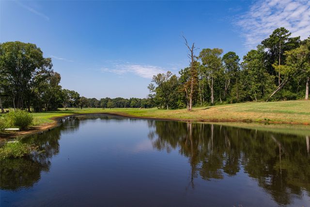 1323 An County Road 153, Palestine, TX 75801