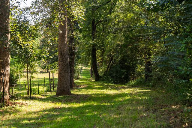 1323 An County Road 153, Palestine, TX 75801