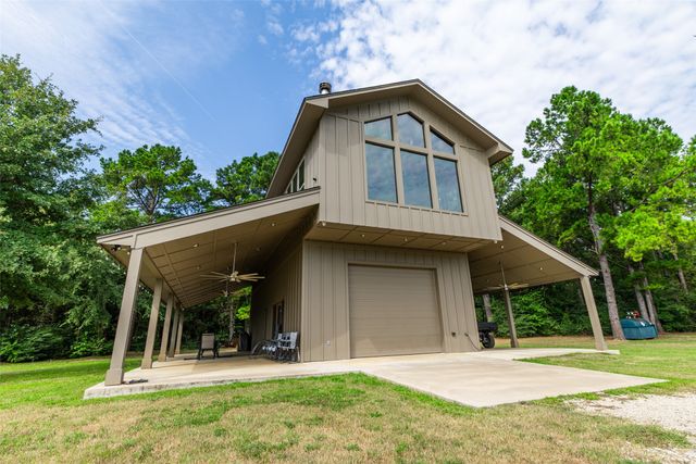 1323 An County Road 153, Palestine, TX 75801