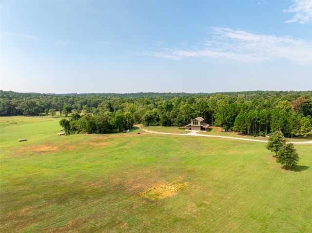 1323 An County Road 153, Palestine, TX 75801