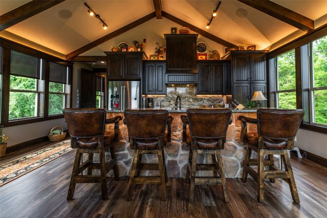 1323 An County Road 153, Palestine, TX 75801