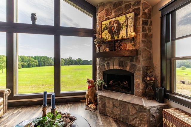 1323 An County Road 153, Palestine, TX 75801