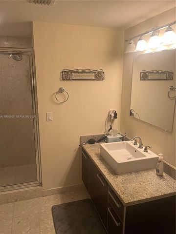 185 SW 7th St 3211, Miami, FL 33130