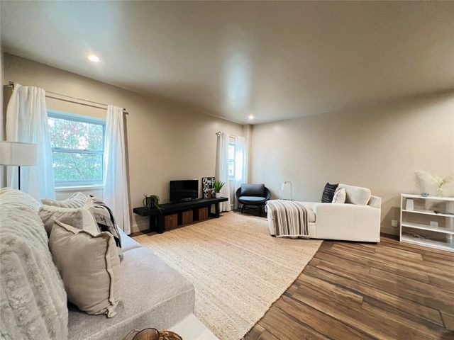 6211 W Northwest Highway G224, Dallas, TX 75225