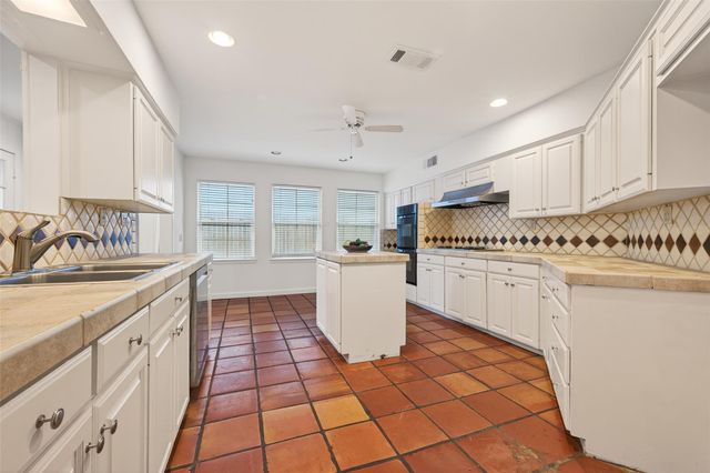 5643 Piping Rock Lane, Houston, TX 77056