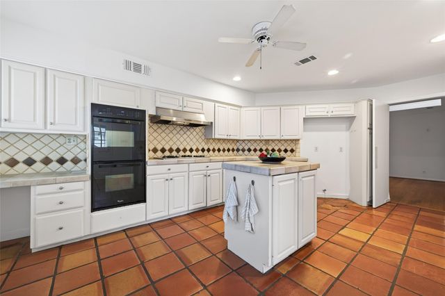 5643 Piping Rock Lane, Houston, TX 77056