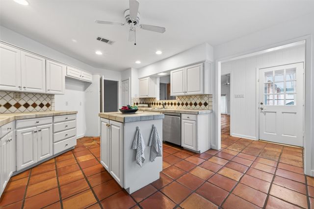 5643 Piping Rock Lane, Houston, TX 77056