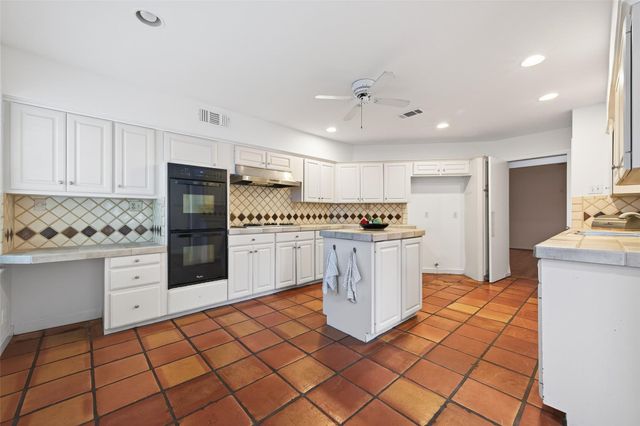 5643 Piping Rock Lane, Houston, TX 77056