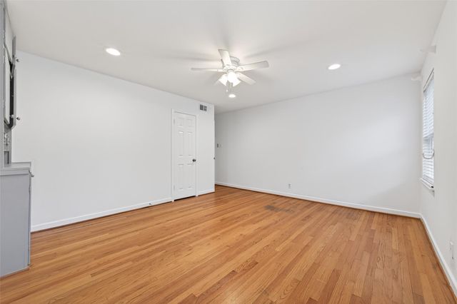 5643 Piping Rock Lane, Houston, TX 77056
