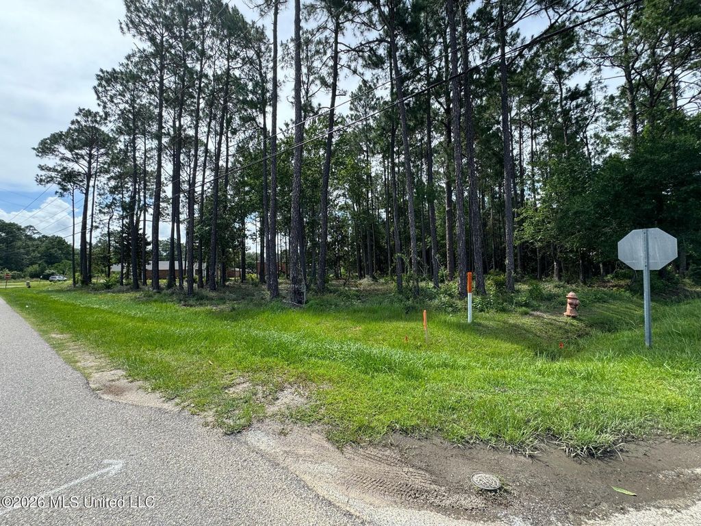 Avenue B, Waveland, MS 39576