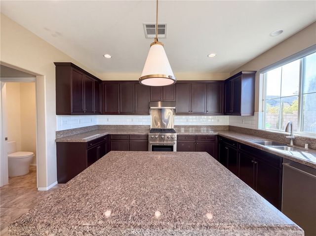 37601 Ficus Court, Palmdale, CA 93551