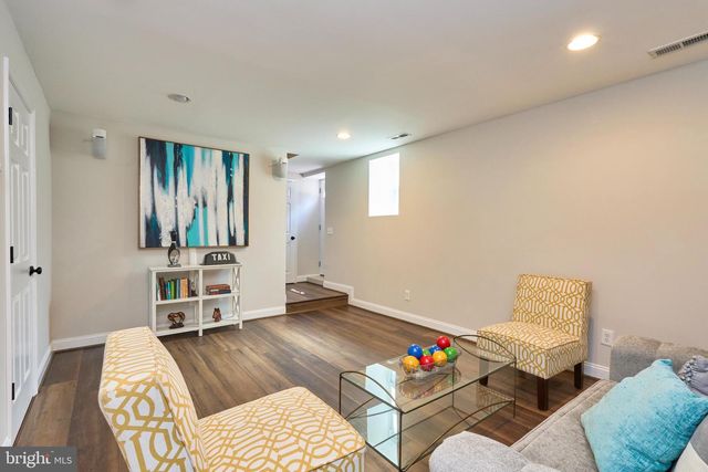255 N BRYAN ST, Arlington, VA 22201