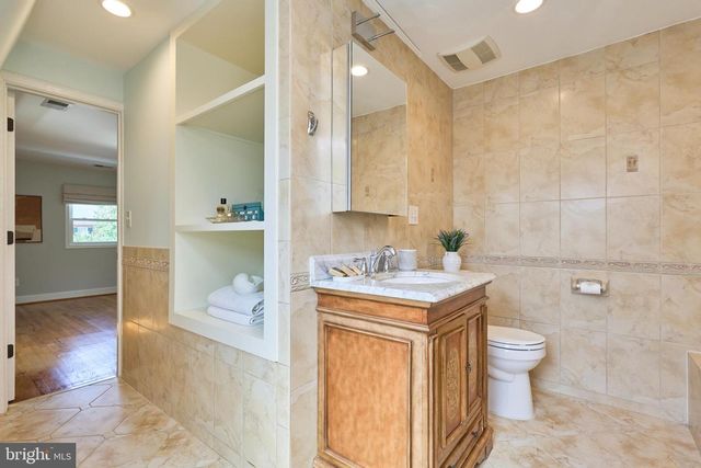 255 N BRYAN ST, Arlington, VA 22201