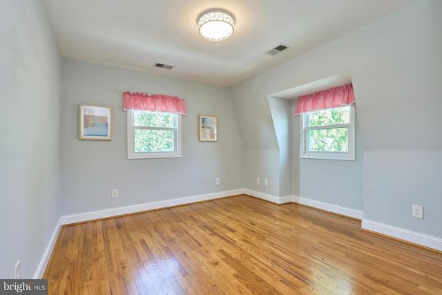 255 N BRYAN ST, Arlington, VA 22201