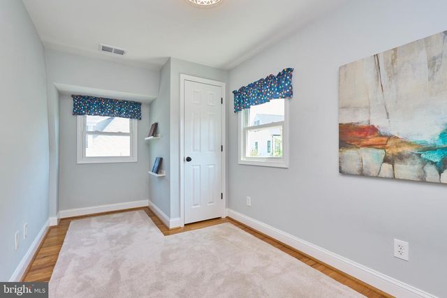 255 N BRYAN ST, Arlington, VA 22201
