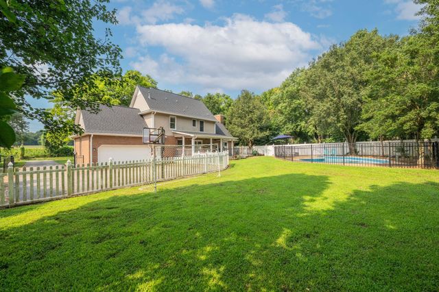 411 Sunnyside Ln, Columbia, TN 38401