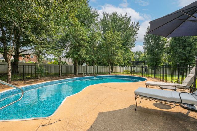 411 Sunnyside Ln, Columbia, TN 38401
