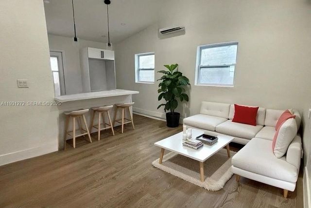 2838 NW 4th St, Pompano Beach, FL 33069