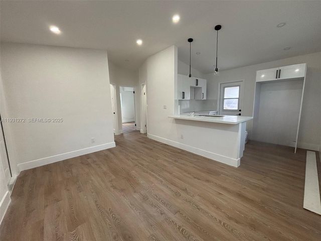 2838 NW 4th St, Pompano Beach, FL 33069