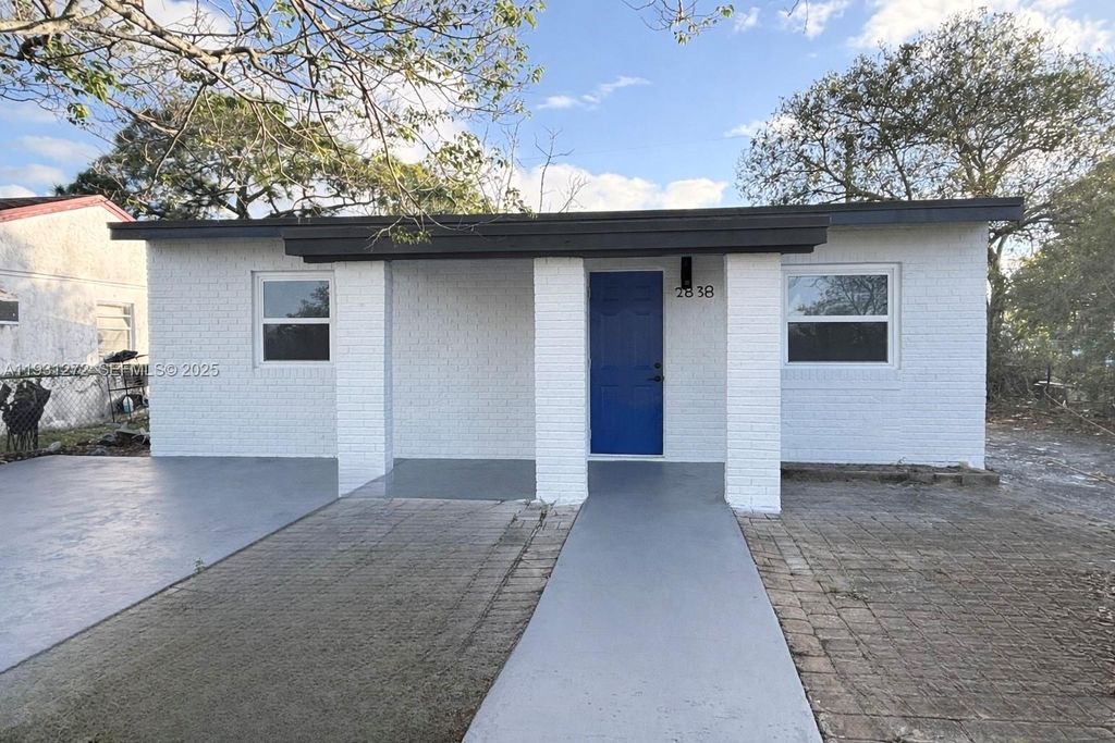 2838 NW 4th St, Pompano Beach, FL 33069
