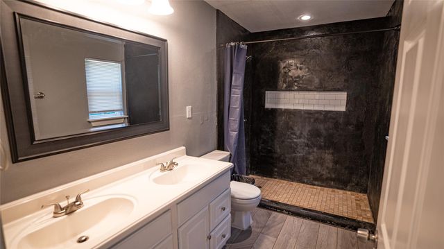 106 W Hoopes Ave, Pflugerville, TX 78660