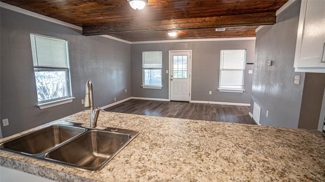 106 W Hoopes Ave, Pflugerville, TX 78660