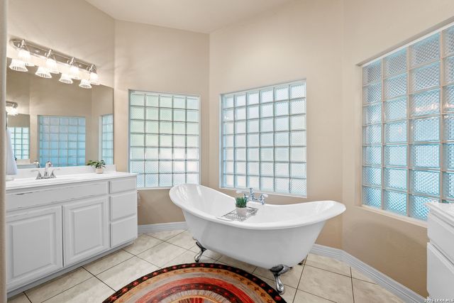 135 KENDALL PKWY, Boerne, TX 78015